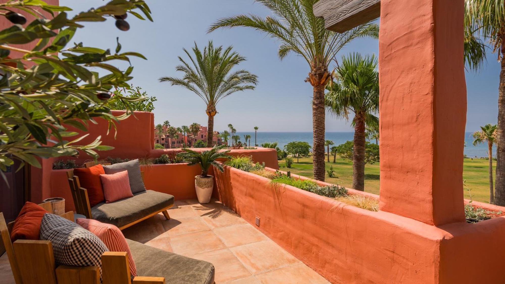 Vacation Marbella I The Signature Penthouse, Sea View, Sauna, Private Heated Jacuzzi, Cutting-edge Amenities Сasa de vacaciones Estepona